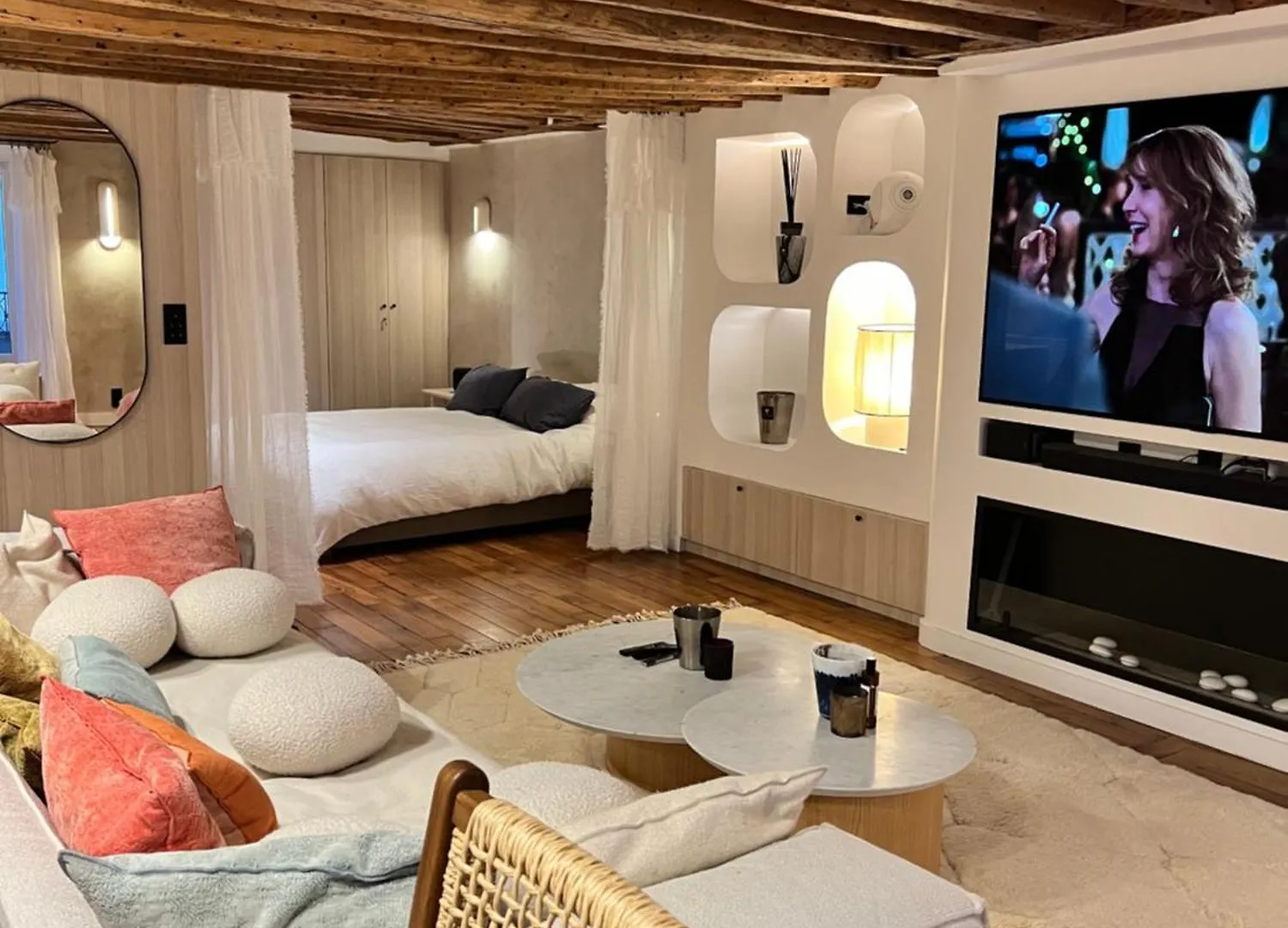 Luxe Louvre Apartment *