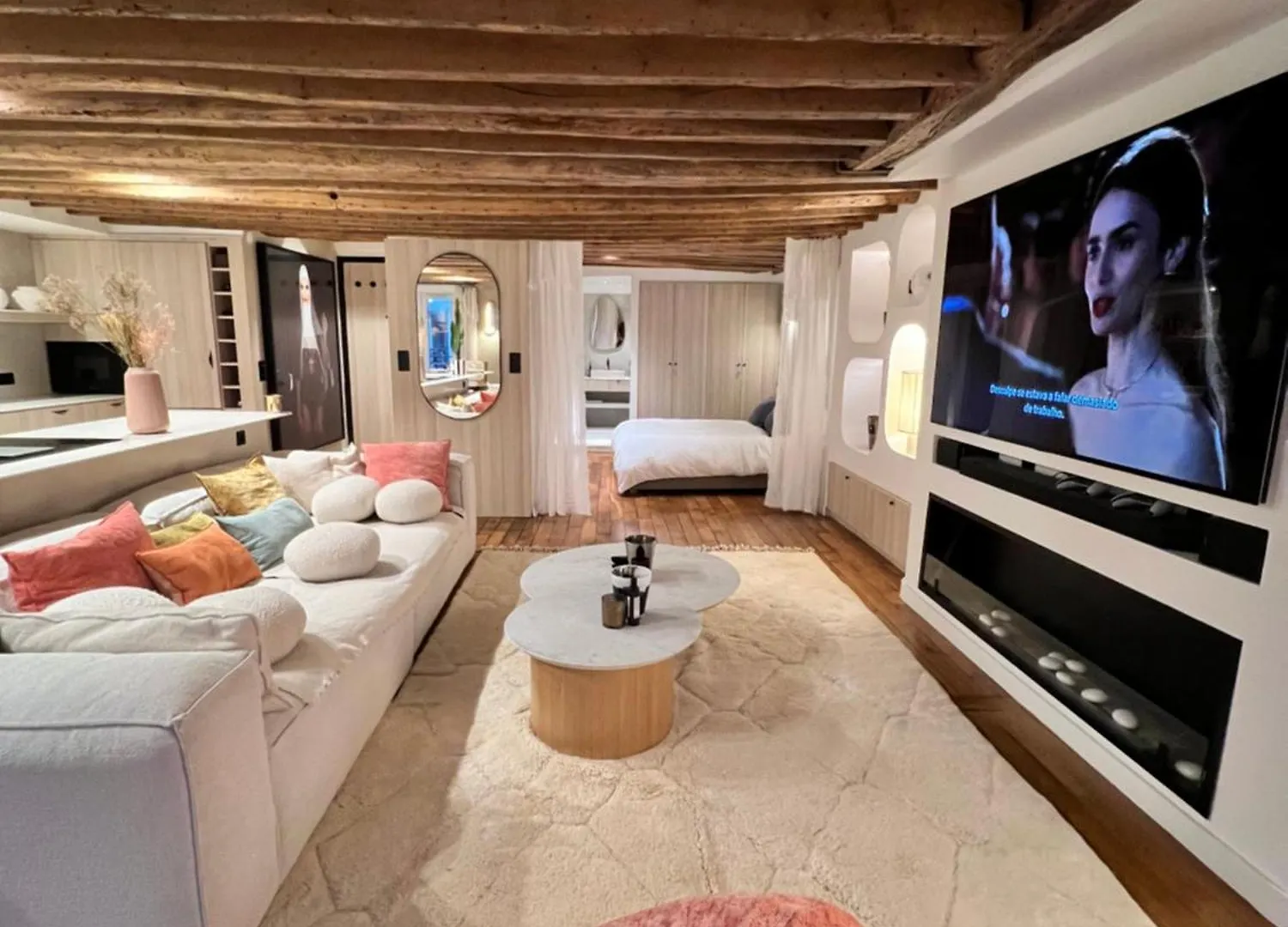 Luxe Louvre Apartment *